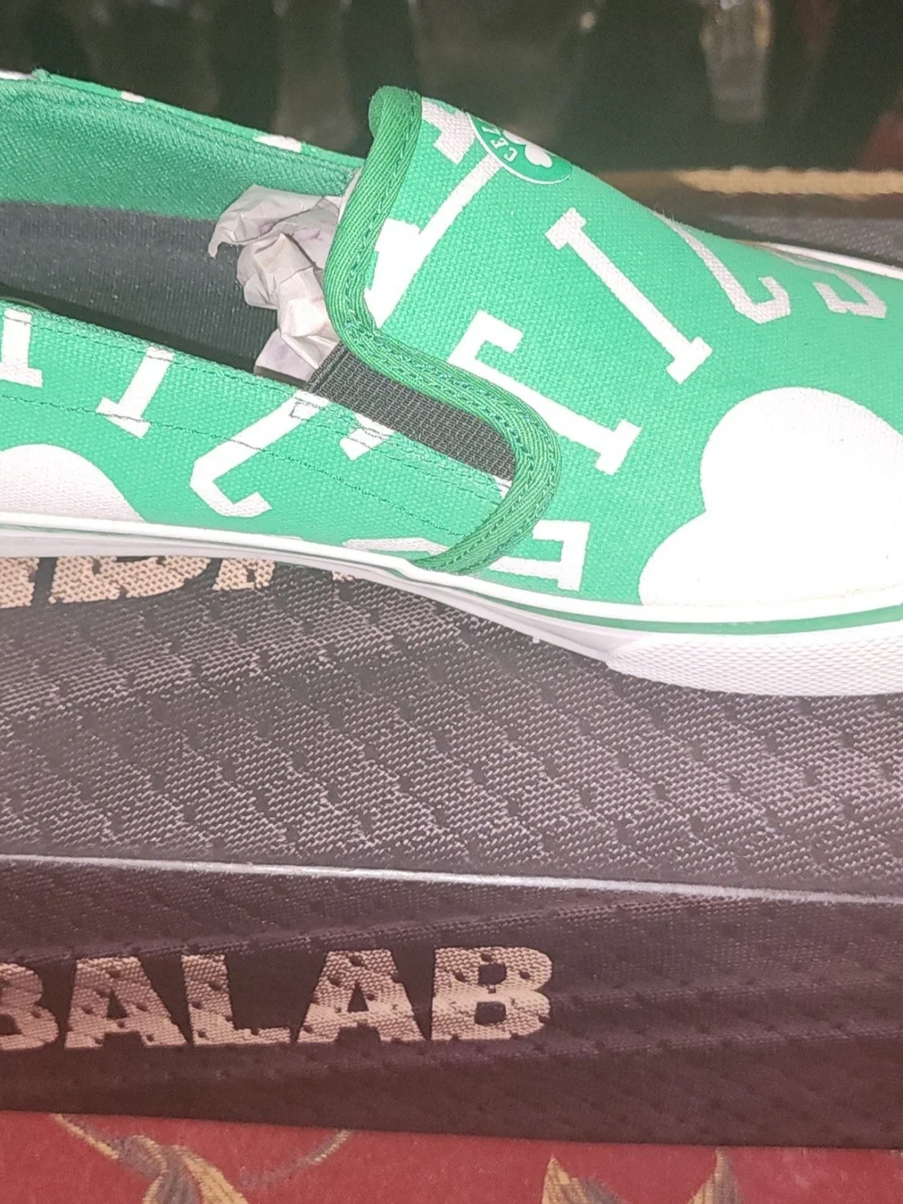 NBA Men 7.5 Green and White Slip-On Boat Shoes